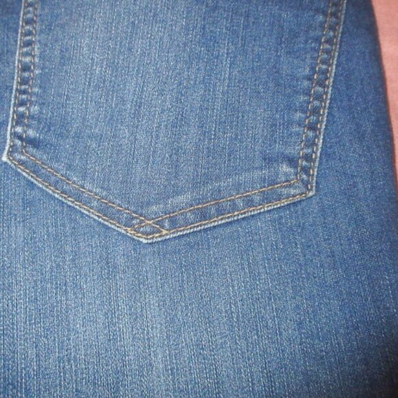 Wit & Wisdom Bermuda Jean Shorts Size 12 Comfort Waist Denim Jort Stretch Modest - Picture 9 of 10